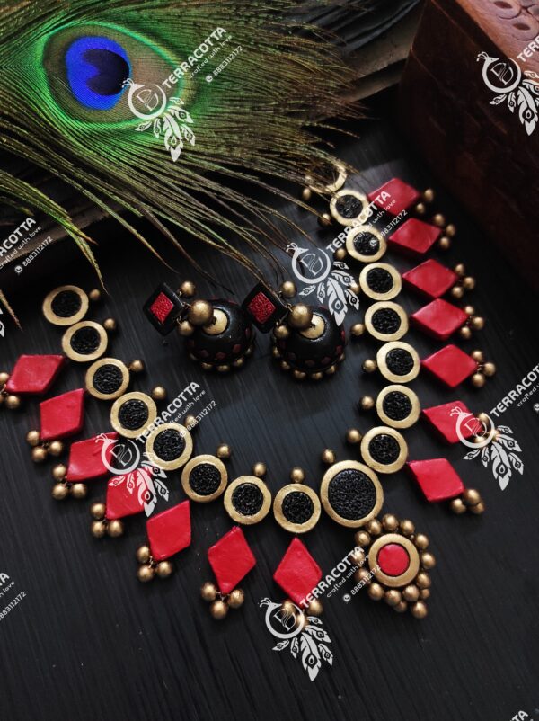 NECKLACE - 52